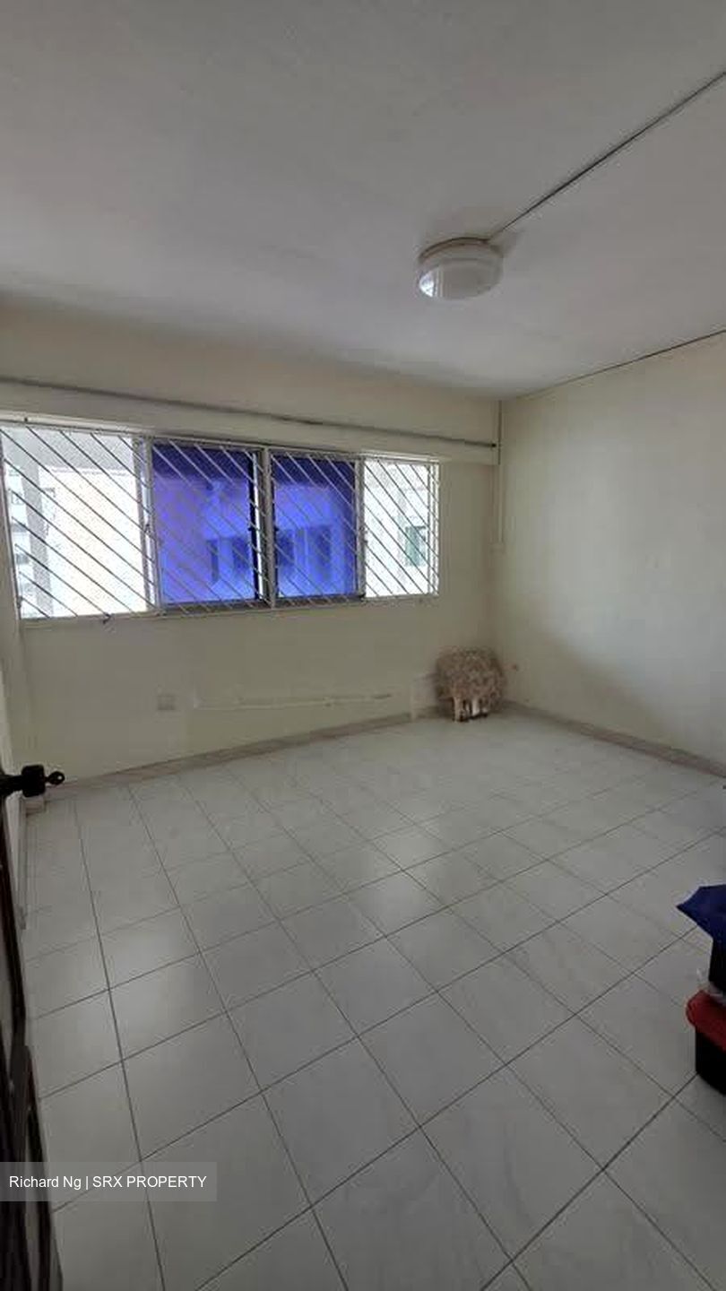 Blk 556 Jurong West Street 42 (Jurong West), HDB Executive #636434221
